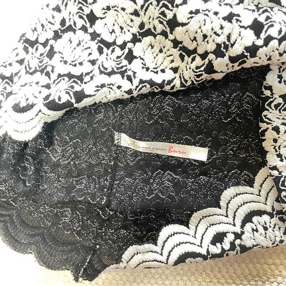 Korean Fashion Cotton Stretchy Crew Neck Navy White Floral Top - Picture 6 of 6